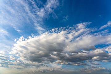 Fototapeta na wymiar Beautiful natural white cloud on the blue sky background