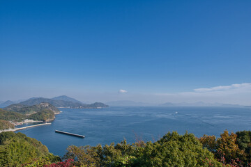 Fototapeta premium 海峡, 海景, 瀬戸内海, 島, 空, 景色, 風景, 山, 自然, アイランズ, 船, 雲, 海, 青