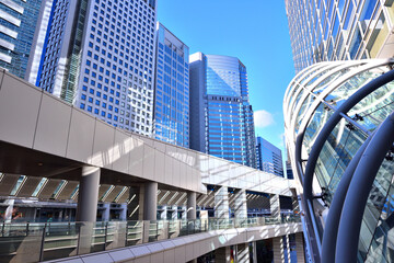 品川高層ビル群と青空 © masyok