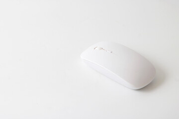 

A white and minimalistic wireless mouse with 2 buttons and 1 scrollwheel