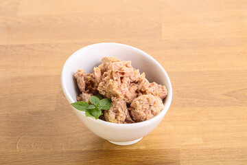 Canned tuna fish with oil