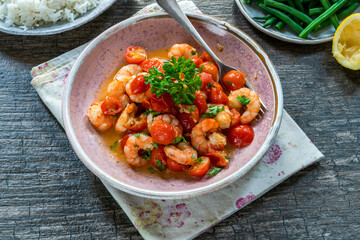 Jumbo king prawn with tomatoes and garlic.