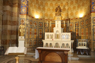 Intérieur de la cathédrale de la Major, ou cathédrale Sainte Marie Majeure, ville de Marseille,...