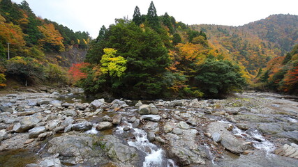 川と山