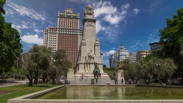 Stone sculpture of Miguel de Cervantes timelapse hyperlapse and bronze sculptures of Don Quixote and Sancho Panza
