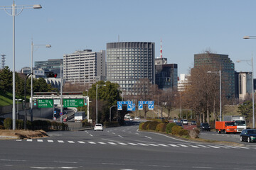 内堀通り国会前交差点から三宅坂を望む