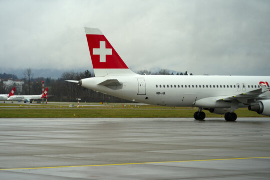 Swiss airplane Airbus A320 register HB-IJI taxiing to runway at Z¨ürich Airport on a rainy winter day. Photo taken December 26th, 2021, Zurich, Switzerland.