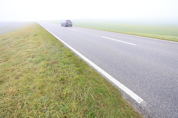 landstrasse im herbst