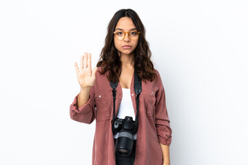Obraz premium Young photographer woman over isolated white background making stop gesture