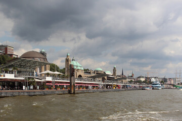 Naklejka premium Hamburg - Hafen Landungsbrücken / Hamburg - Harbour Landungsbrücken