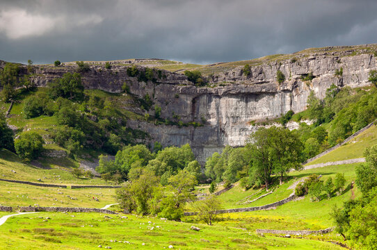 malham cove, malham, yorkshire dales, england