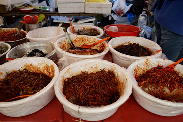 전통시장 5일장에는 다양한 음식들을 판매하는 재래시장입니다.