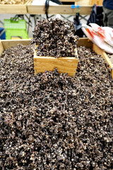 전통시장 재래시장 5일장에는 신선한 약초들이 판매됩니다.