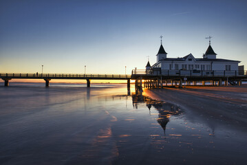 Seebrücke bei Sonnenaufgang Usedom Ahlbeck