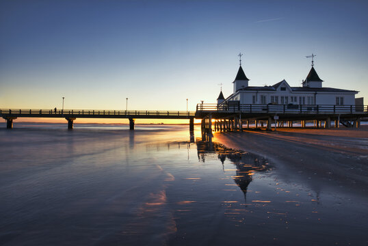 Seebr&uuml;cke bei Sonnenaufgang Usedom Ahlbeck