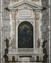 Obraz premium Architectural details of Duomo di Milan, at night.