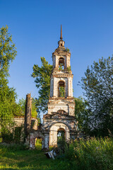 Fototapeta na wymiar an old abandoned orthodox church
