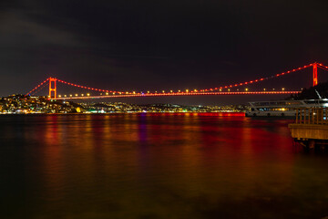 Fototapeta premium Scenic view of the fatih sultan mehmet bridge during the night in Istanbul, turkey