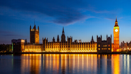 Obraz na płótnie Canvas houses of parliament with Big Ben in London