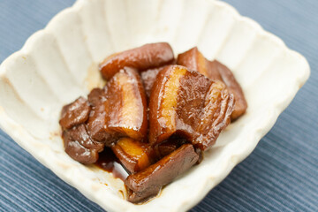 じっくり煮込んだ沖縄料理のラフテー
