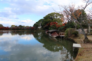 Osawa-ike Pond in the precincts of Gaikaku-ji Temple at Saga Kyoto City in Japan, 日本の京都市嵯峨にある大覚寺境内の大沢池と 紅葉