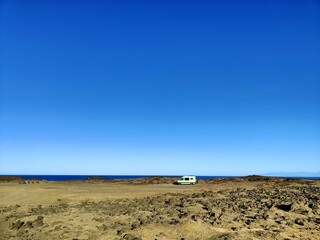 Autocaravana en la costa