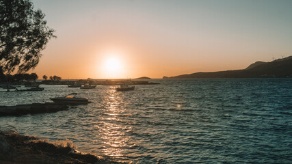 Coucher de soleil dans la mer au mois de janvier