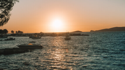Coucher de soleil dans la mer au mois de janvier
