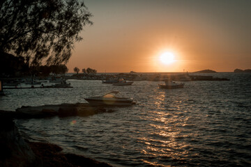Coucher de soleil dans la mer au mois de janvier