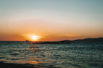 Coucher de soleil dans la mer au mois de janvier