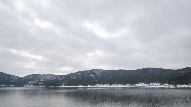 Video of Lake Yogo, Shiga Prefecture, in the dead of winter, with the surrounding area covered in white snow, a frozen landscape.