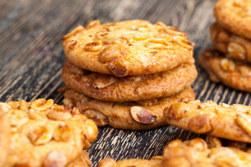 round cookies with roasted peanuts