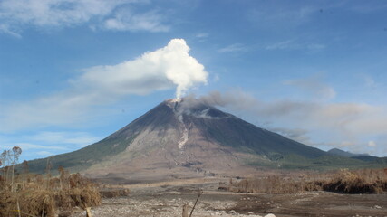 the eruption of Mount Semeru in East Java, Indonesia
