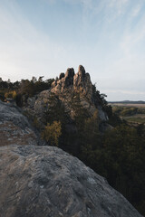 Hamburger Wappen Sandstein Felsen Teufelsmauer im Harz Gebirge in Deutschland