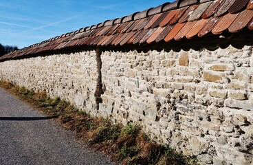 Dachziegelmauer, Notkersegg, St. Gallen, Schweiz © Franz Gerhard