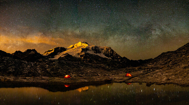 Camp an einer Lagune am Huayna Potos&iacute;