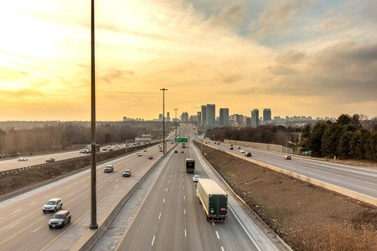 Vehicles driving on Highway 401