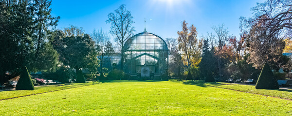 Paris, France, the Auteuil greenhouses, beautiful public garden in autumn
 - obrazy, fototapety, plakaty