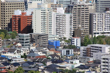 Fototapeta premium 手前は住宅地、奥はマンション等が密集する「市街地」