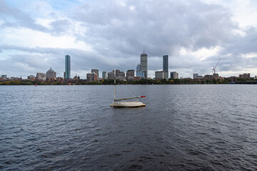Fototapeta premium Sailboats on the Charles River in front of the Boston Skyline