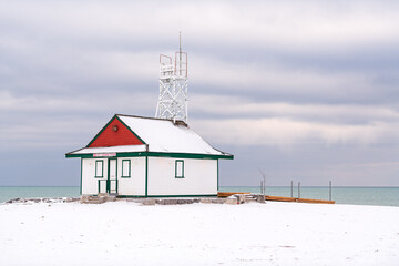 A lifeguard station in Toronto's Beaches with Christmas lights strung on it's tower.