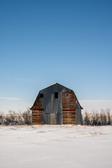 Fototapeta na wymiar Old abandoned farm on the prairies of Alberta.