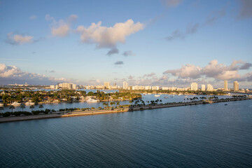 Fototapeta na wymiar View of south beach Miami, FL