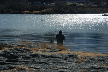 湖にいた釣り人