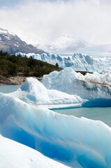 Cool Perspective Mountain Gleciar and Icebergs