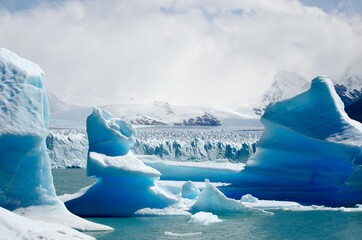 Icebergs Gleciar and Mountain