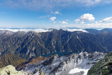 北アルプス雄山より望む黒部湖と後立山連峰