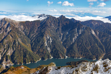 北アルプス雄山より望む黒部湖と後立山連峰