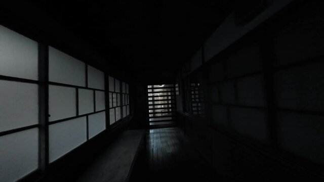 薄暗い日本家屋の廊下　ホラーイメージ