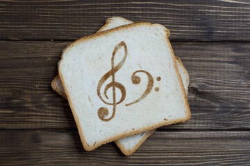 toast with the sign of music on dark wood.